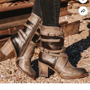 Freebird by Steven Baker Boot size 7